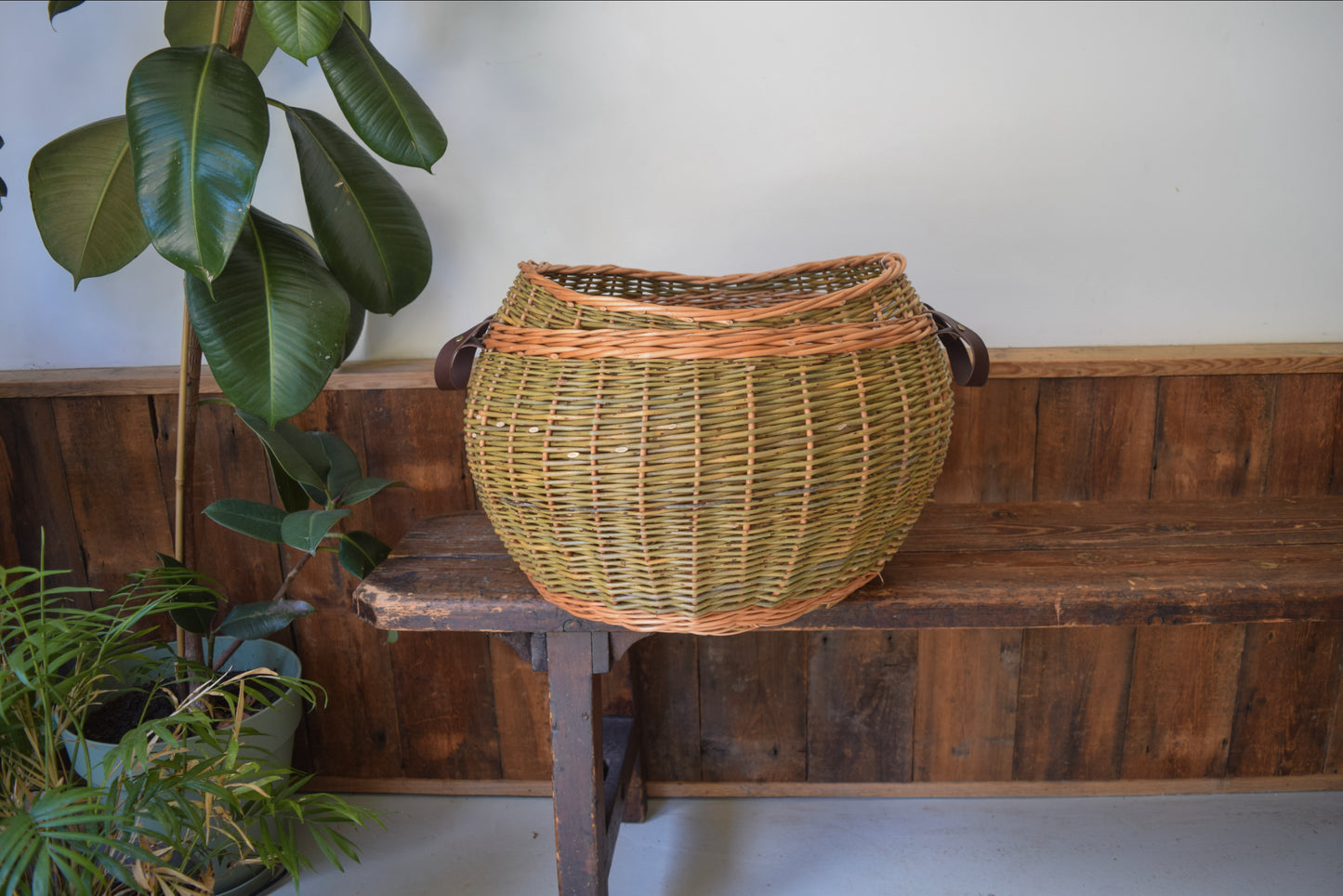 Rounded storage basket