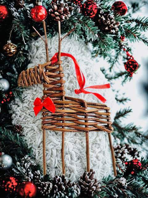 Weaving Christmas decorations with Willow - 12th December